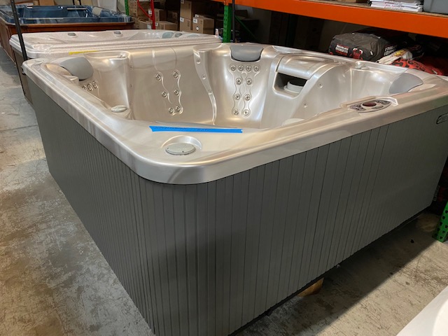 Certified Pre-Owned Hot Tub Hotspring Limelight Pulse