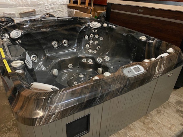 Jacuzzi J480 WITH STEREO 2