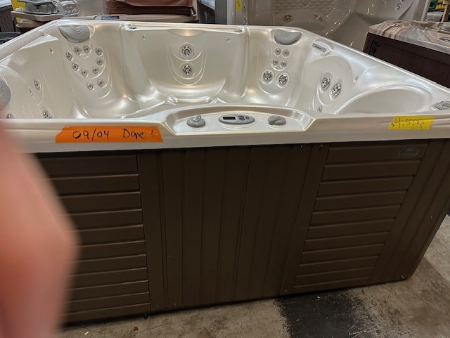 Pre-Owned Hot Tub - Atlanta Hot Tub Center thumbnail IMG 6763 - Atlanta Hot Tub Center