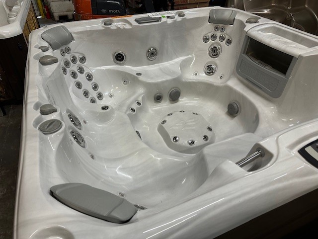 Pre-Owned Hot Tub - Atlanta Hot Tub Center thumbnail IMG 6768 - Atlanta Hot Tub Center