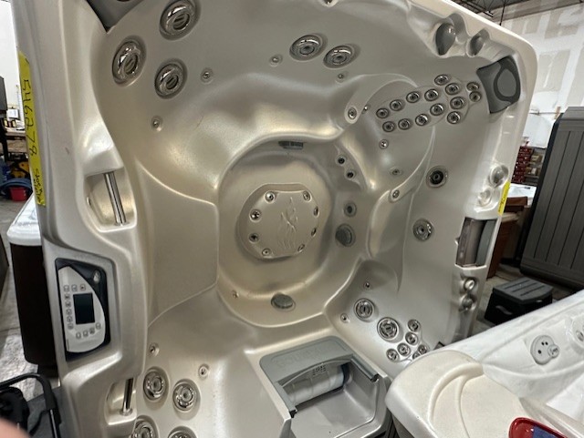 Pre-Owned Hot Tub - Atlanta Hot Tub Center thumbnail IMG 6773 - Atlanta Hot Tub Center